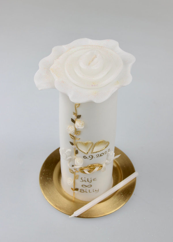 Hochzeitskerze "Lichtblüte" mit Rosenranke und Herzen