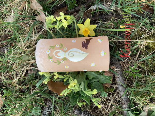 Motivkerze „Ostara“ mit Frühlingsgöttin „Spring Goddess with Rabbit“